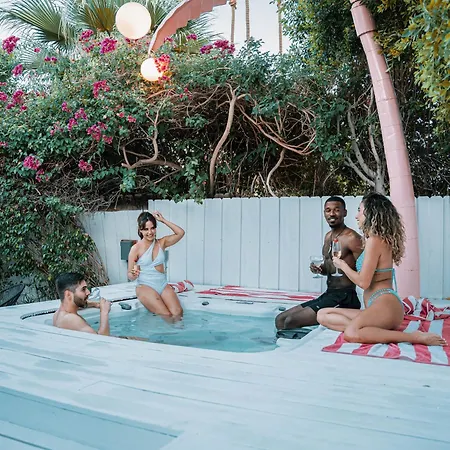 Midcentury Poolside Getaway, Private Courtyar, Spa